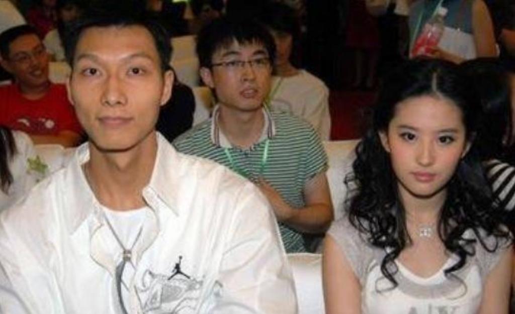 易建联与娇妻荆灵图片,易建联身价上亿迎娶巴西宝贝