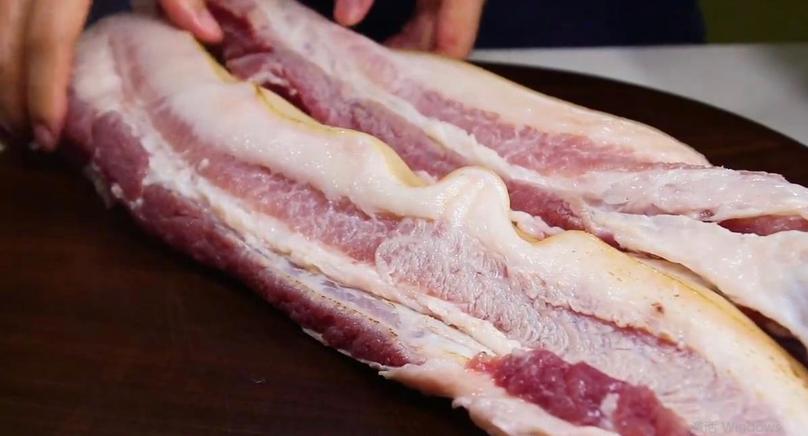 饭店里的红烧肉为什么这么软烂,饭店的红烧肉油亮发甜怎么做的