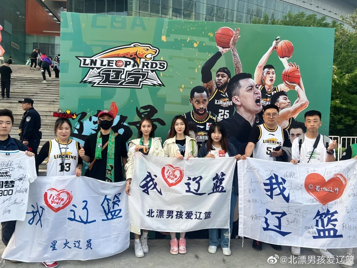 辽篮夺冠大连球迷,辽篮夺冠球迷疯狂庆祝