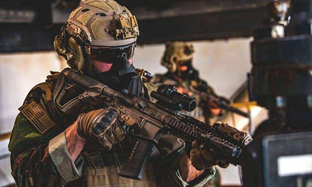 美国大兵最多背多重的装备,一名美国大兵有什么装备