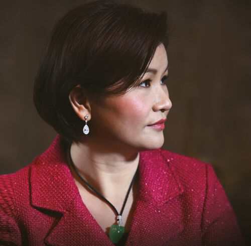 女人老了，怎么打扮更显贵气体面？这3位老牌“女首富”给你答案