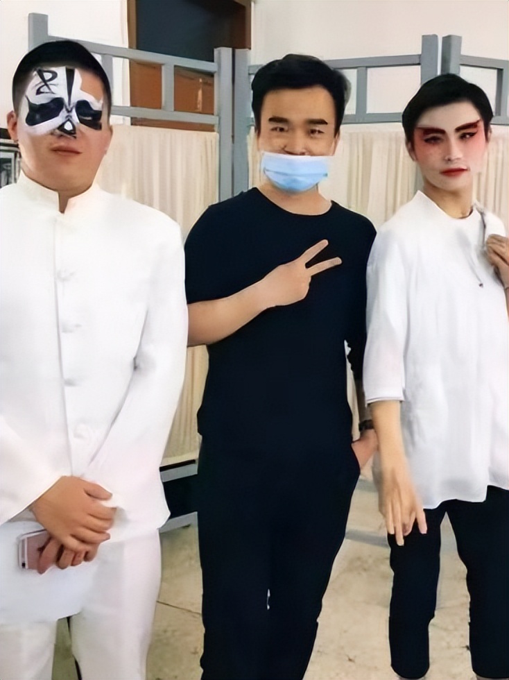 90后边上班边创业月入5万,90后辞掉月薪6000的工作创业