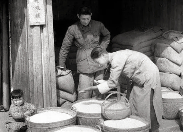 民国时期1根金条等于多少大洋,民国时期100根金条兑现多少块银元