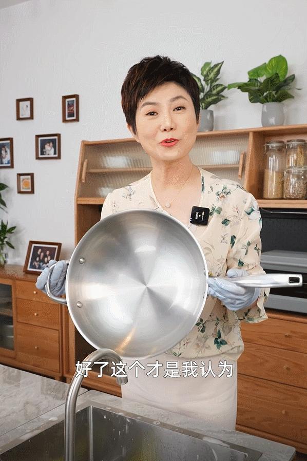 锅被烧黑了应该怎么刷干净,用什么刷锅干净又不会刮伤锅