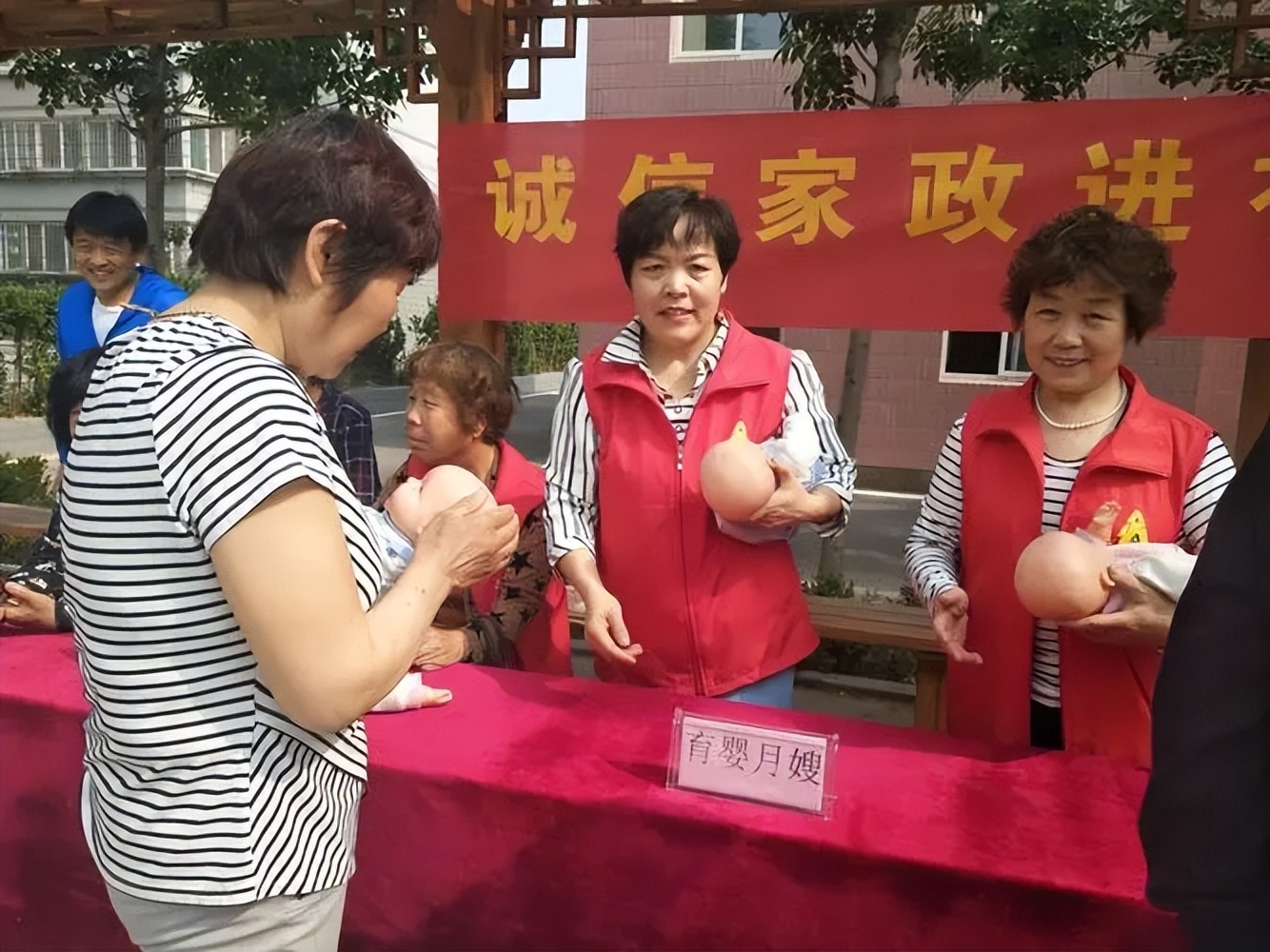 小区门口投资小收益大是什么生意,千万不要小瞧做小生意的人