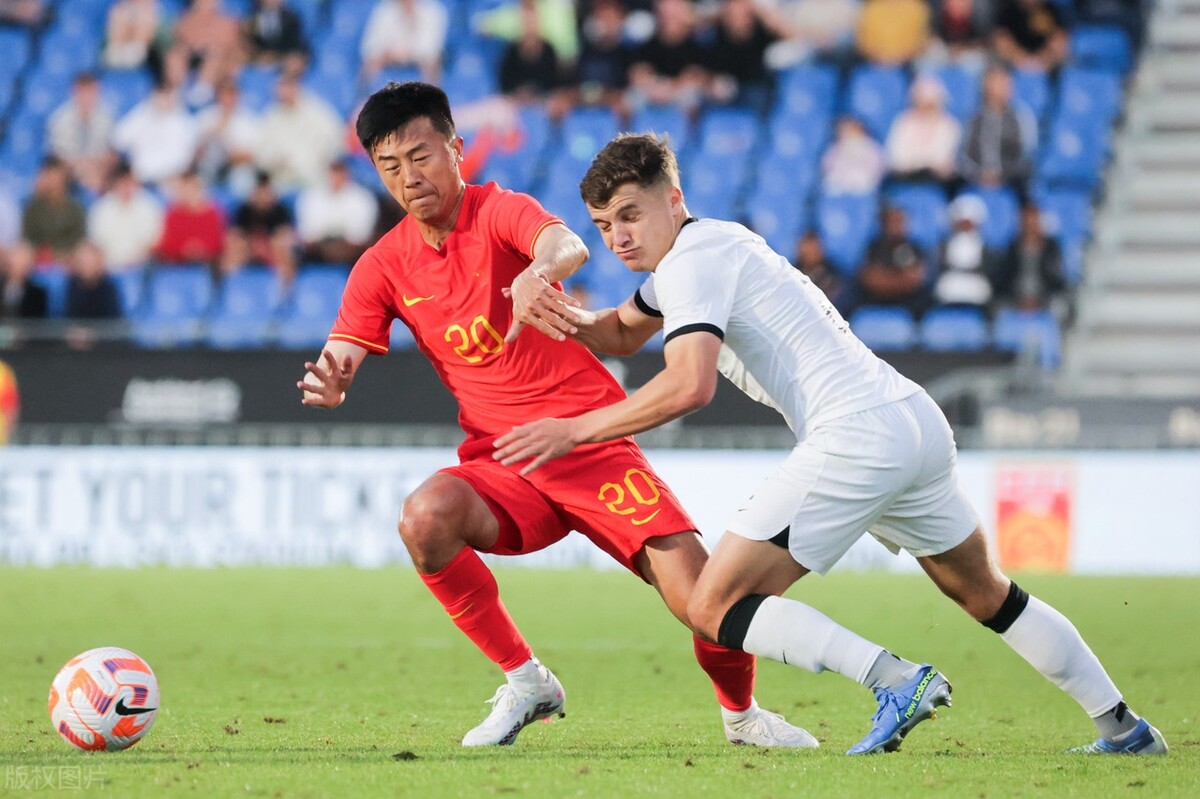 国足友谊赛0:0平新西兰,中国男足2-1泰国武磊三次错失单刀
