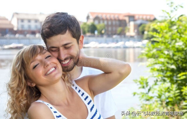 波兰民众抢购煤炭案件视频,波兰民众熬夜排队购煤