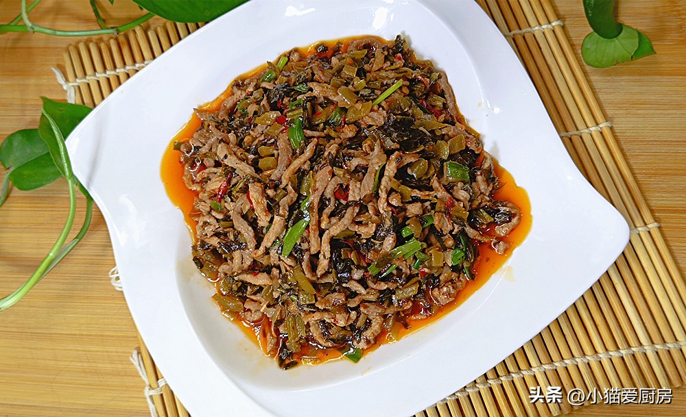 四川正宗水煮酸菜肉片做法,四川酸菜的做法酸辣脆爽特别开胃