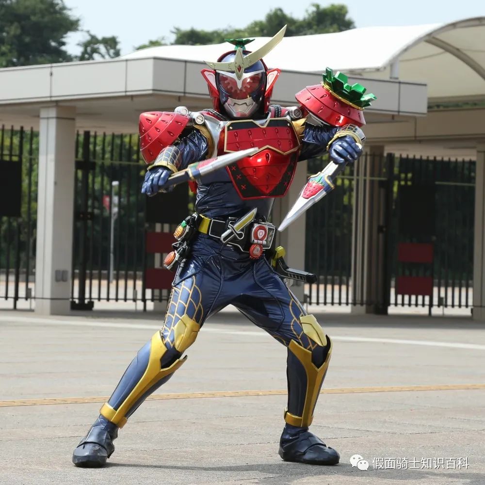 假面骑士铠武全形态和武器,假面骑士铠武草莓武器