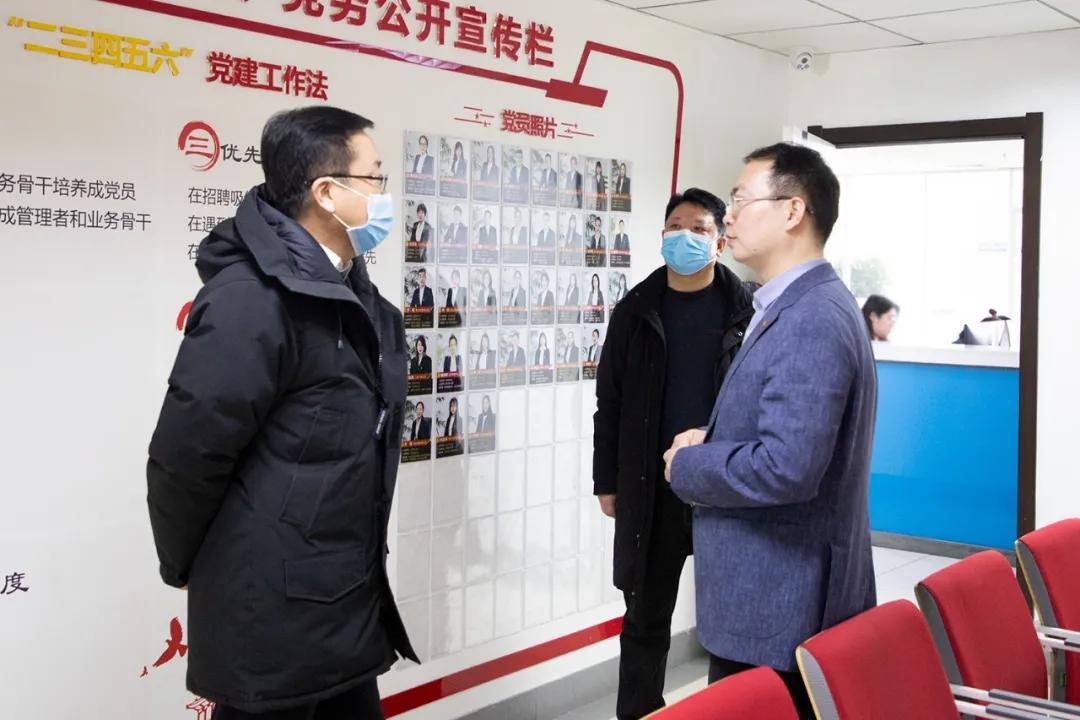 沈阳市总工会*党**组成员、副主席曾庆元一行莅临沈阳盘古走访慰问