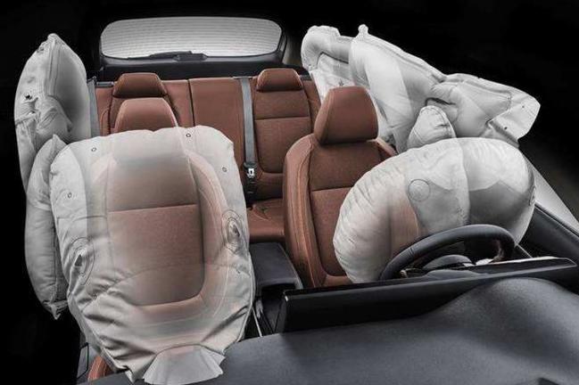 安全气囊能保护副驾吗,副驾被安全气囊弹出有什么危害