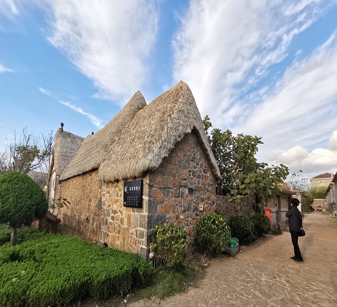 胶东海草房简介,胶东原始的海草房