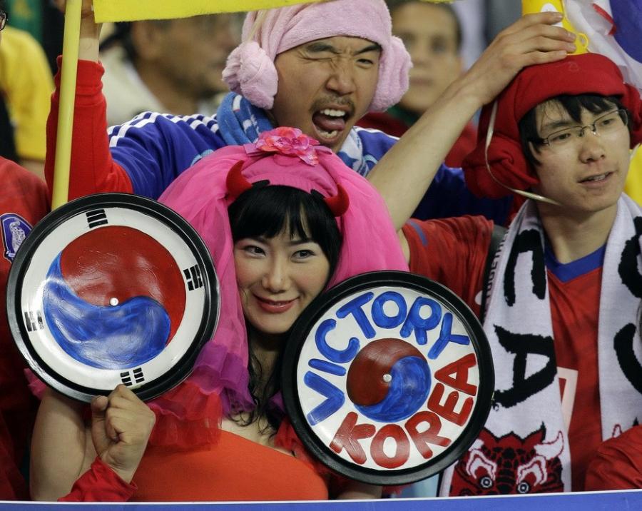 2002年韩日世界杯韩国vs西班牙,韩国人自己评价02年韩国足球事件