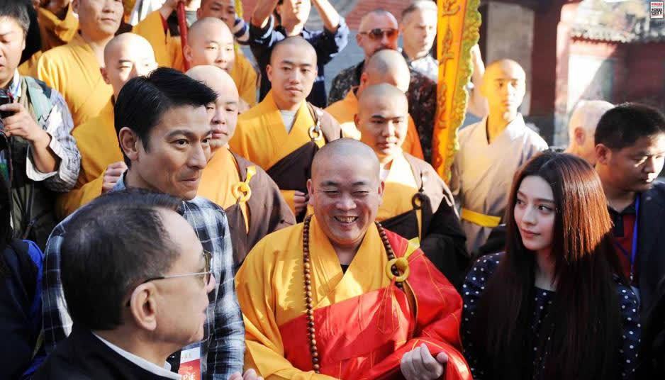 少林寺方丈释永信的袈裟有多值钱,释永信一身袈裟和佛珠多少钱