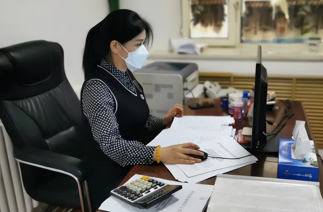 00后进入*草烟**后晒工资条，公积金数额“很亮眼”，说不羡慕是假的