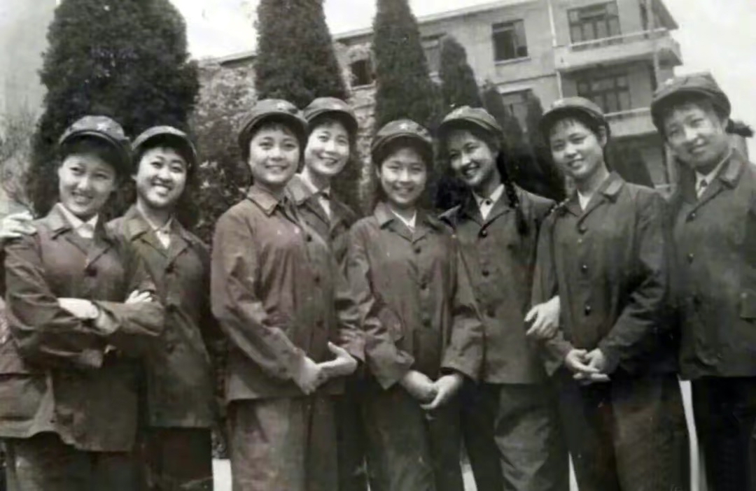 刘晓庆经历了4段婚姻,刘晓庆一生的爱情与婚姻