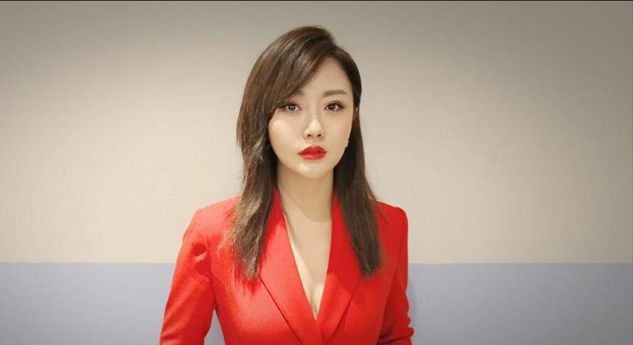 石磊潘阳结婚照,潘阳石磊一家三口照