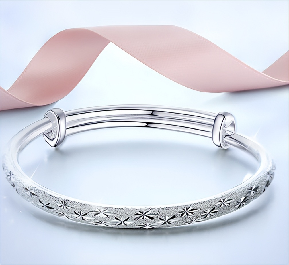 老凤祥银手镯999足银多少钱一克,足银手镯的每克的价格