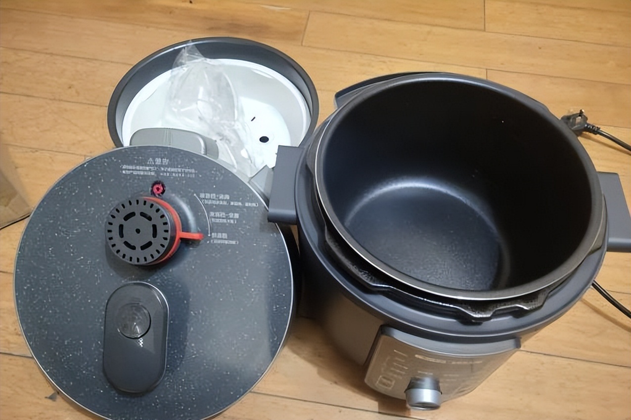 电压力锅和电饭煲有什么区别视频,电压力锅和电饭煲怎样选择