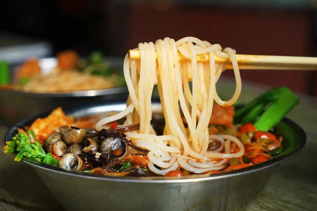 春天，我想到一座城，吃粉粉，看粉粉