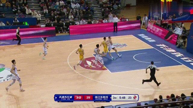 大卫詹姆斯重伤冲上热搜!球迷呼声一边倒,胡金秋的冷漠被放大