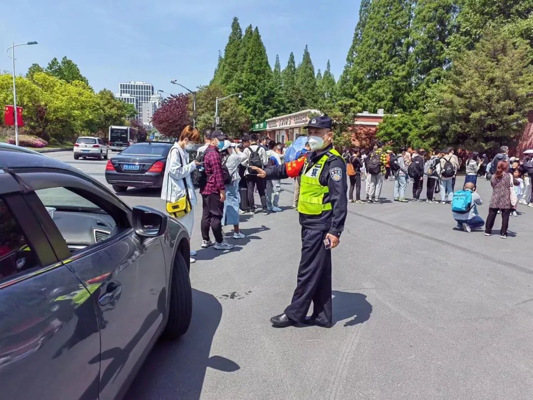 【节日我在岗】“五一”燃旺烟火气，网红大学路背后的“平安密码”