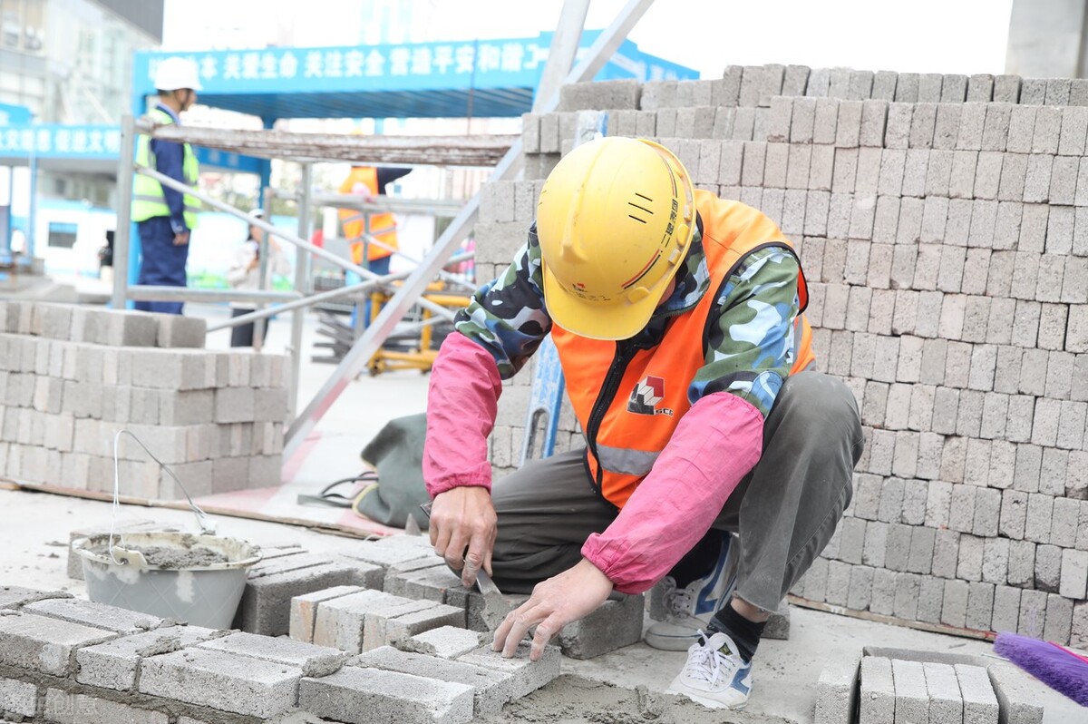 现在的农民该如何脱贫，打工才是农民的唯一的出路，您怎么看？