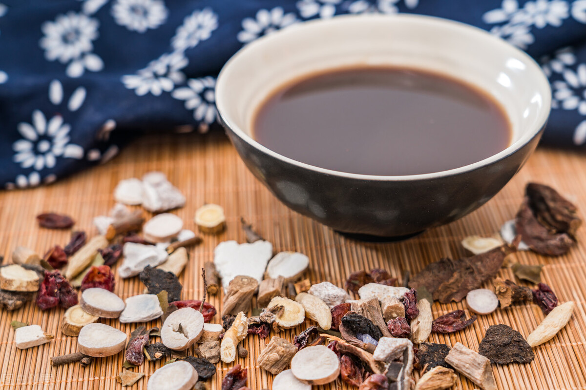 月经一直来怎么补血,女性月经不调养肝吃什么