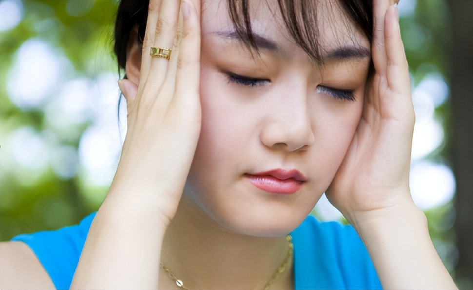 头部出现4个表现及时检查,中年人经常头晕做什么检查最好