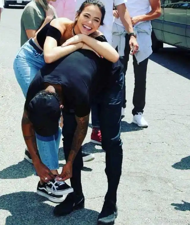 内马尔布鲁娜甜蜜瞬间,内马尔布鲁娜不将就