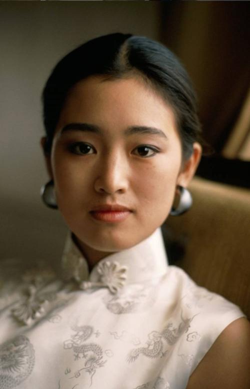 巩俐巅峰时期照片,巩俐40岁时颜值巅峰