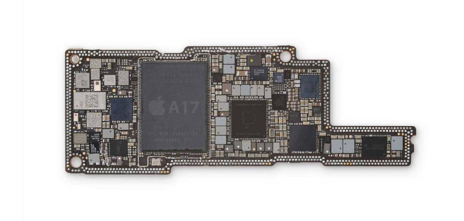 iPhone15「真机」提前上手！颜值炸裂，更薄更耐摔