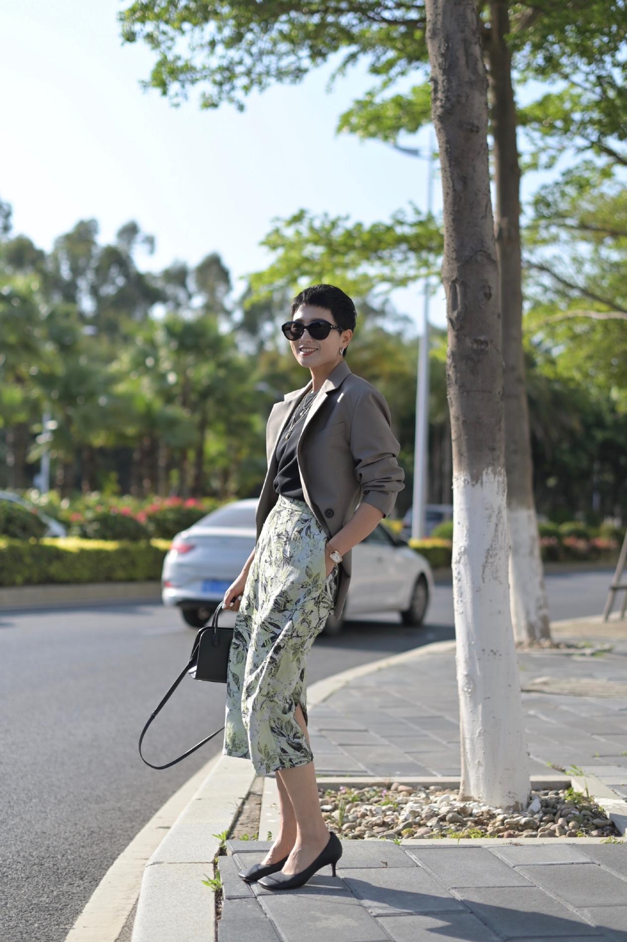 回头率超高的穿搭短发博主,短发博主百变造型日常穿衣搭配