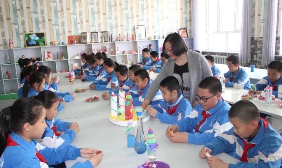 内蒙古包头市青山区北重四小,包头北重四小和和平小学