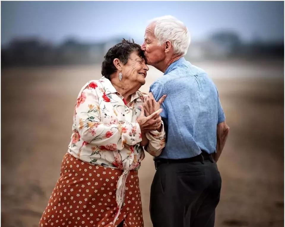 老年夫妻同住有什么益处,老年夫妻相处有什么好处