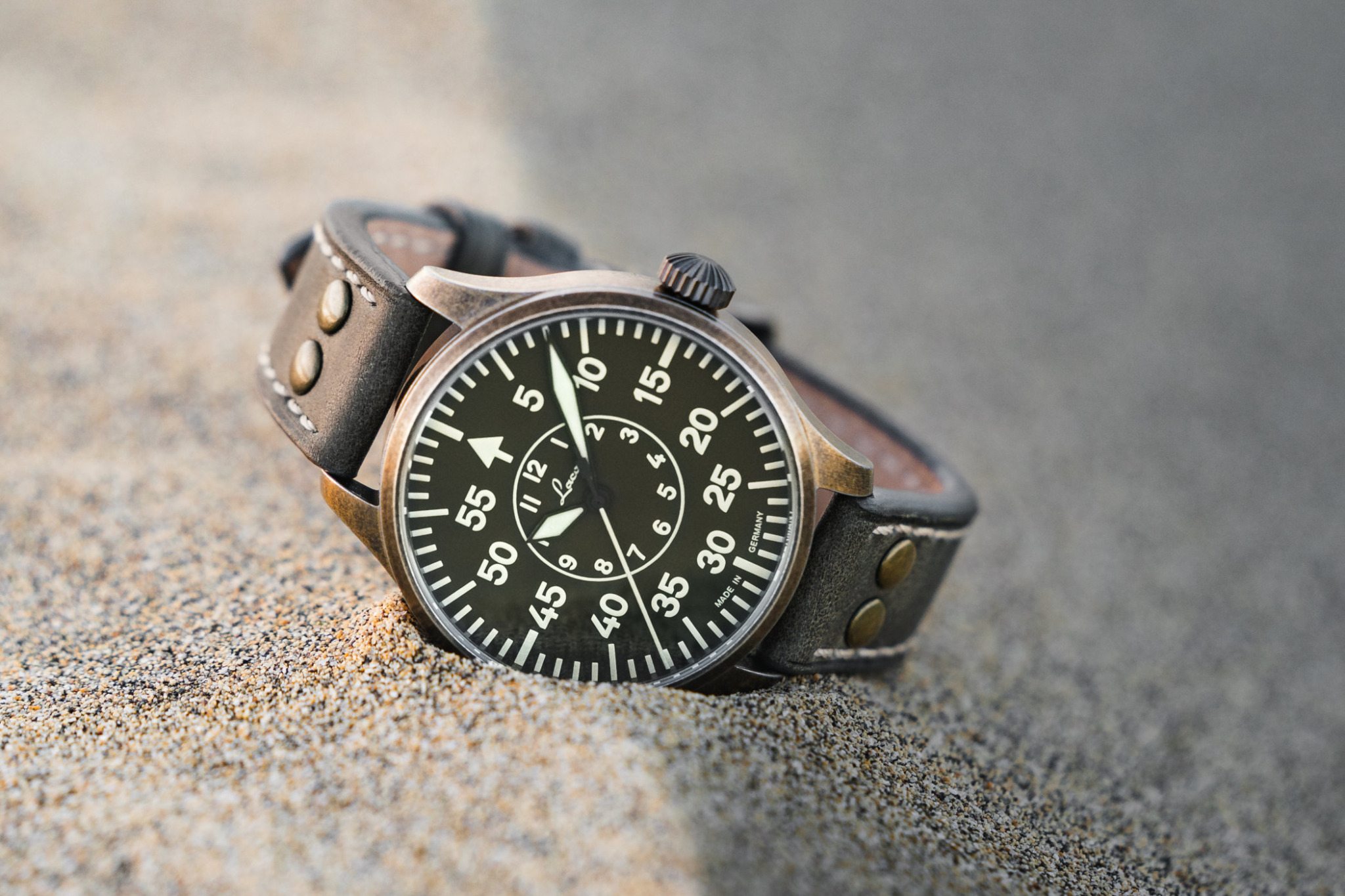 新款朗坤Oliv39外观酷炫、价格实惠且具有历史意义的飞行腕表