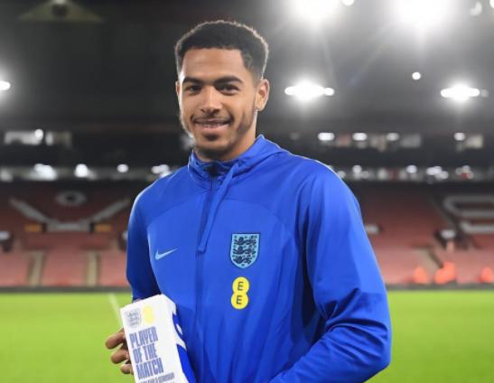 19岁的英格兰天才中场,英格兰19岁小将进3球