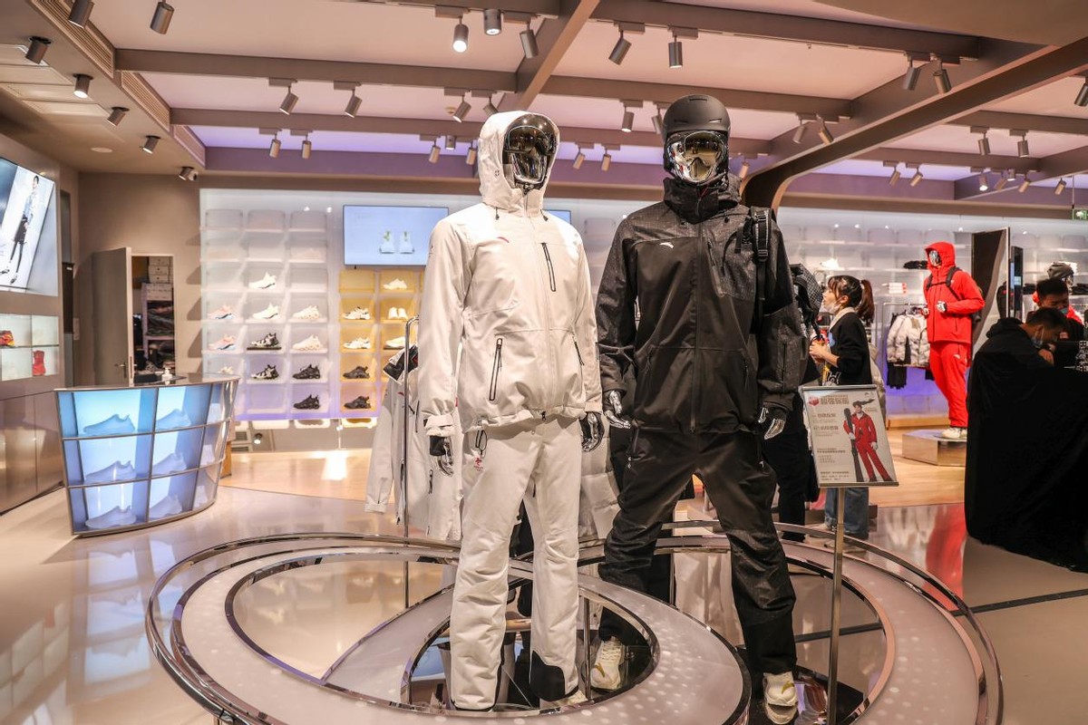 耐克阿迪达斯折扣店火爆,耐克阿迪进货折扣