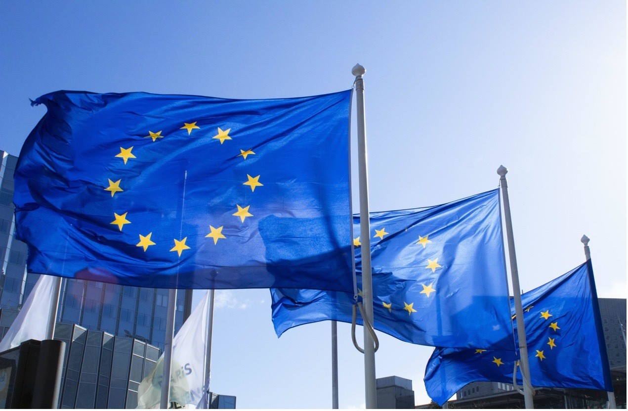 李开复开启大模型创业丨百度文心一言App上架苹果商店