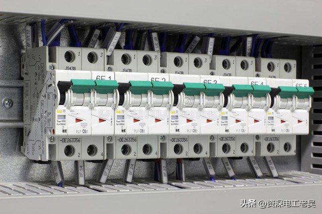 家里电路过欠压跳闸是怎么回事,线路欠电压什么原因