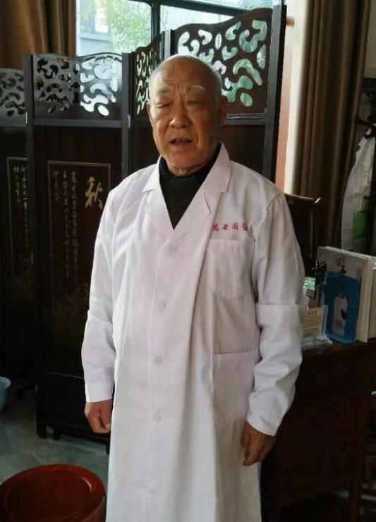 74岁老中医娶二十四岁女大学生,6旬老中医娶二十多岁少女