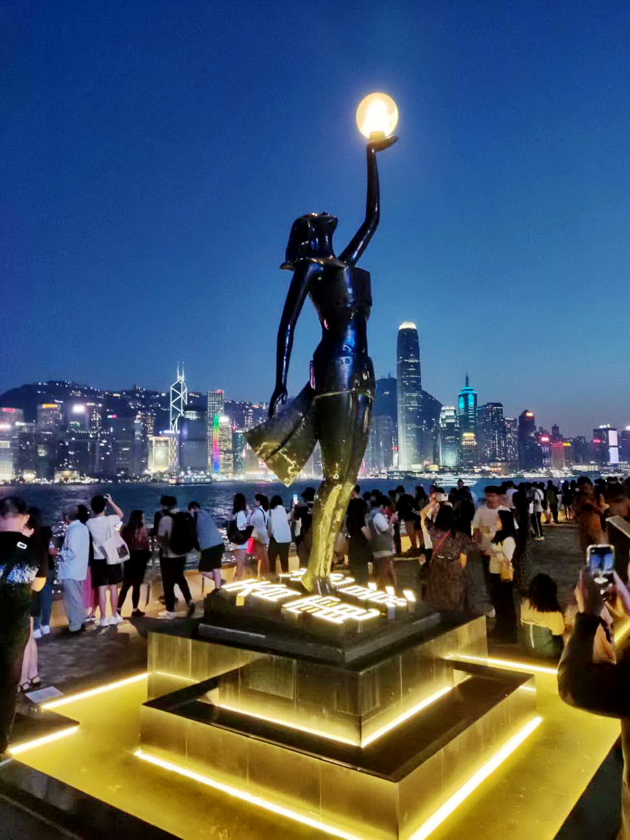 廿万公里特一章 我们香港人从来不骗人，我到上环，司机送俺大屿山