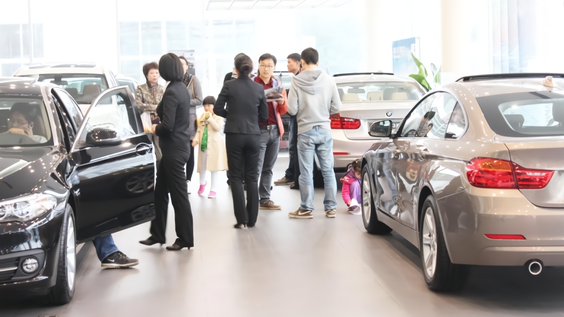 为什么4s店宁愿不要利息也要分期,4s店为何不收利息也要你贷款买车