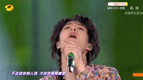 王一博回眸杀蓝湛,王一博跳舞杀马特