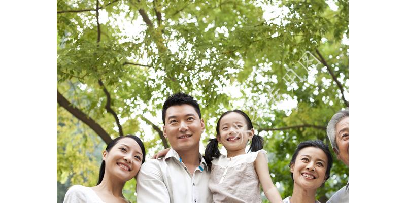 亲爸后妈把孩子给打了,姐弟被后妈打得奄奄一息