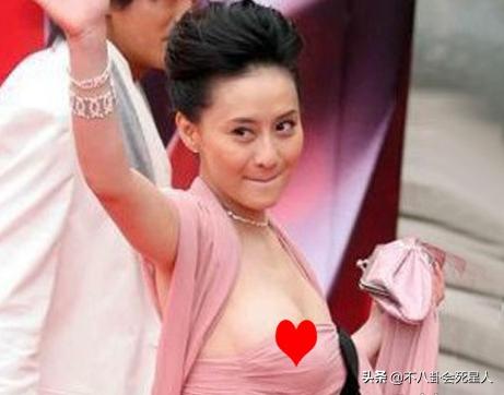 濂虫槦璧扮孩姣椂鑲╁甫婊戣惤濡備綍鏁戝満,鏄庢槦绾㈡绀兼湇鑲╁甫鏂簡