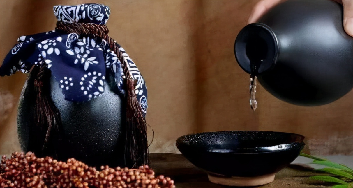 「诗词鉴赏」冬夜饮酒，一杯酒温暖整个冬天