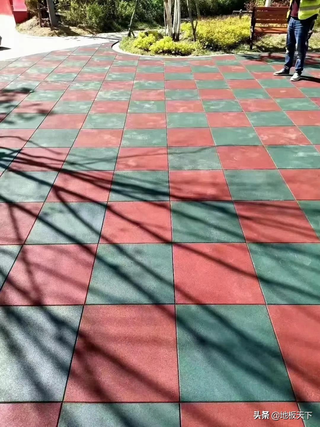 户外安全橡胶地垫抗压减震防滑耐用滑梯胶垫