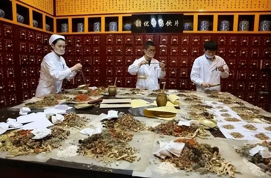 中医认为肛门瘙痒症的发病原因是什么？有何治疗建议？