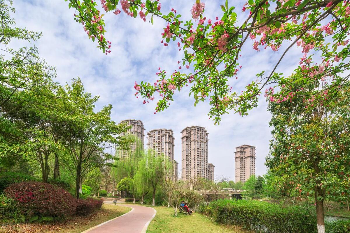 身边那些有特点的人三年级写作,身边那些有特点的人三年级作文